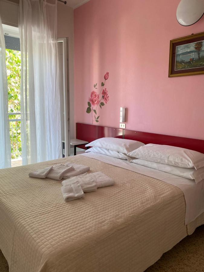 Hotel Nova Dhely Rimini Exterior photo
