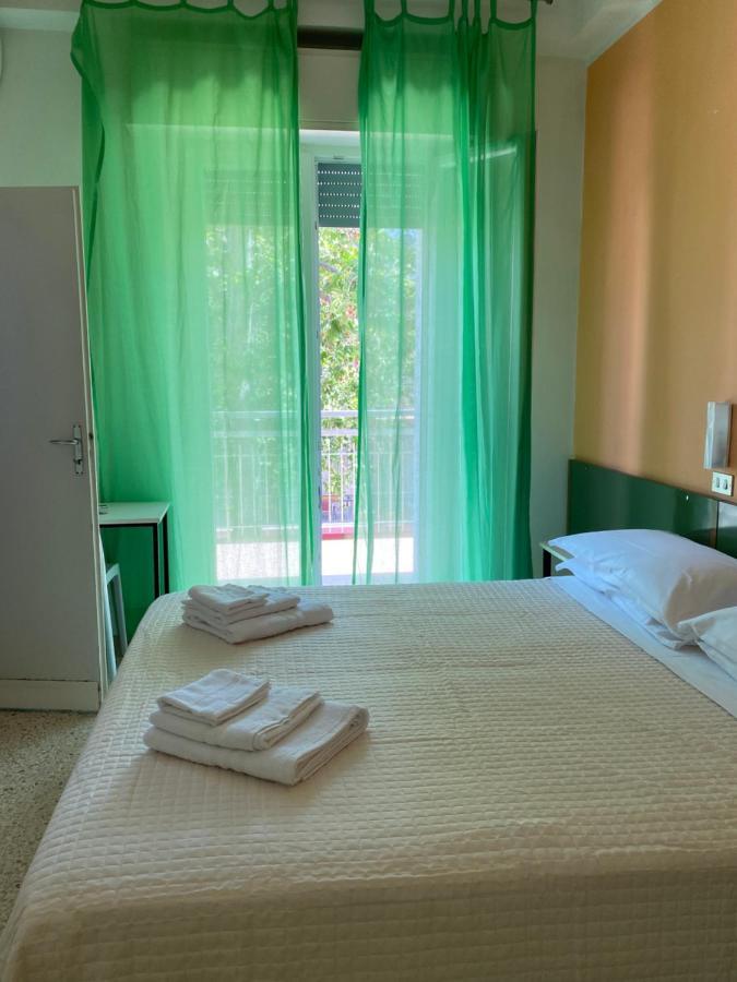 Hotel Nova Dhely Rimini Exterior photo