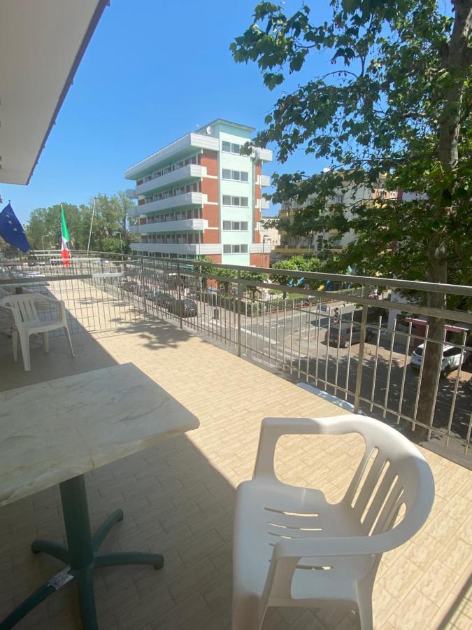 Hotel Nova Dhely Rimini Exterior photo