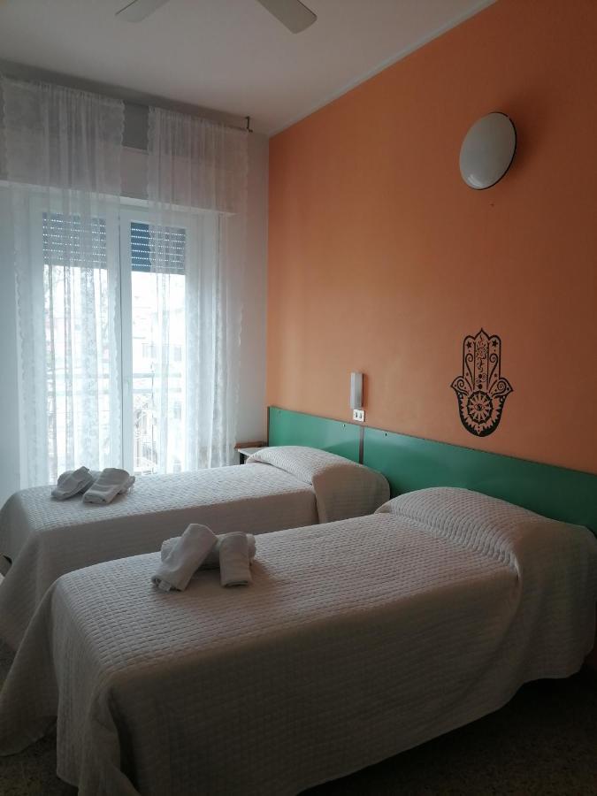 Hotel Nova Dhely Rimini Exterior photo