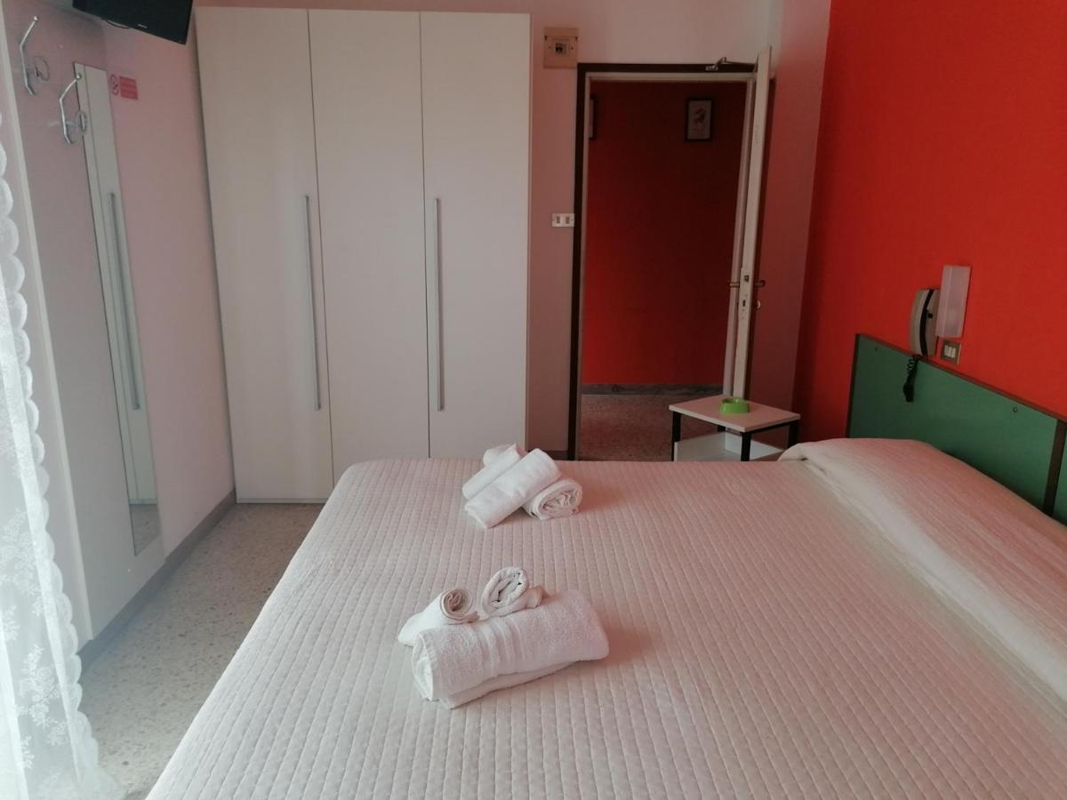 Hotel Nova Dhely Rimini Exterior photo