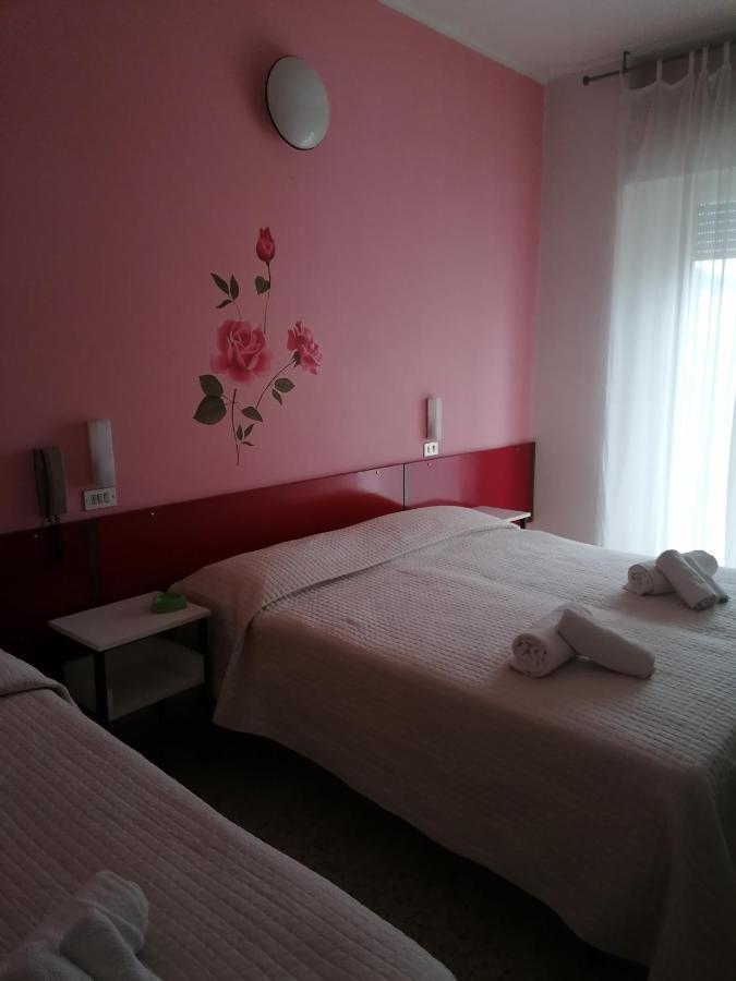 Hotel Nova Dhely Rimini Exterior photo