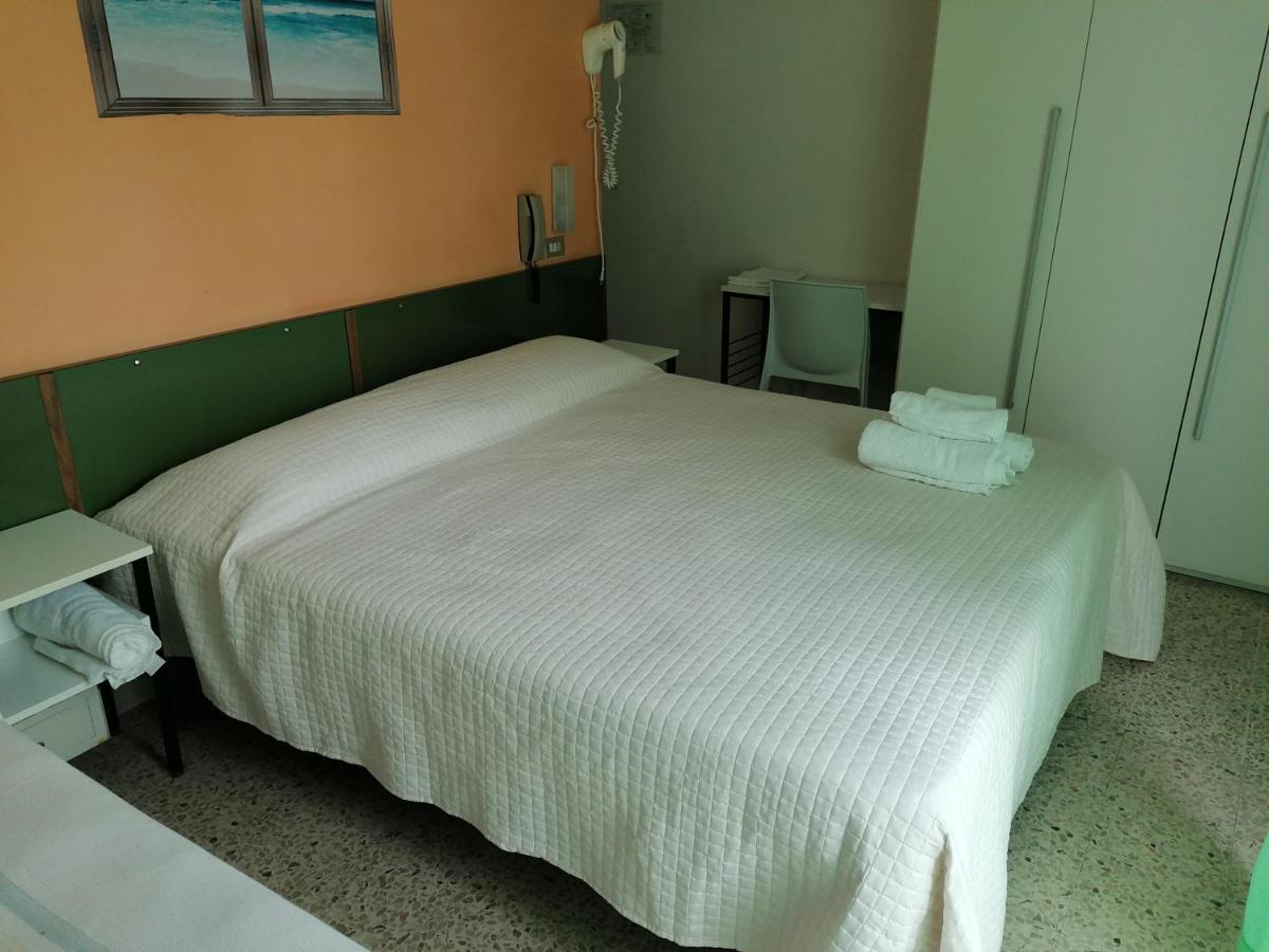 Hotel Nova Dhely Rimini Exterior photo