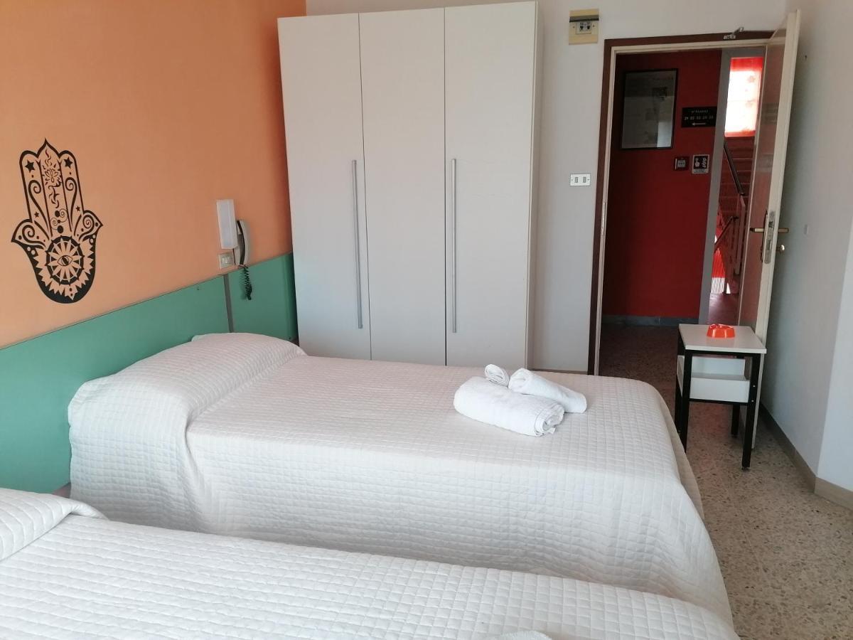 Hotel Nova Dhely Rimini Exterior photo