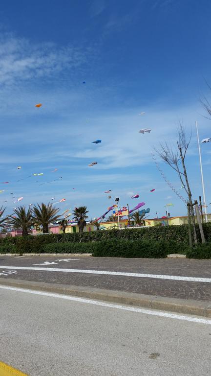 Hotel Nova Dhely Rimini Exterior photo