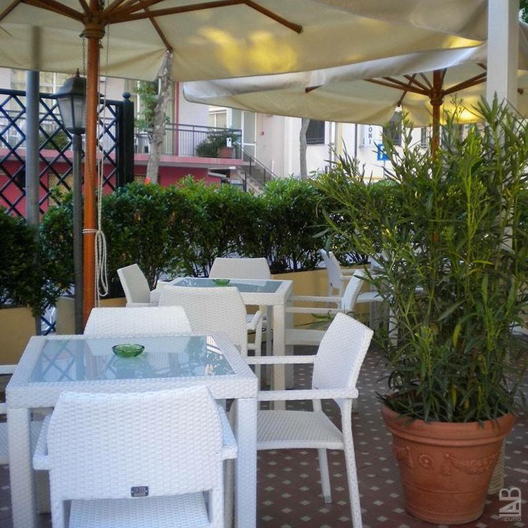 Hotel Nova Dhely Rimini Exterior photo