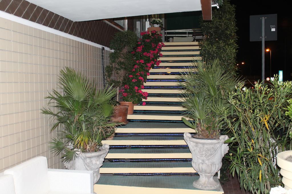 Hotel Nova Dhely Rimini Exterior photo